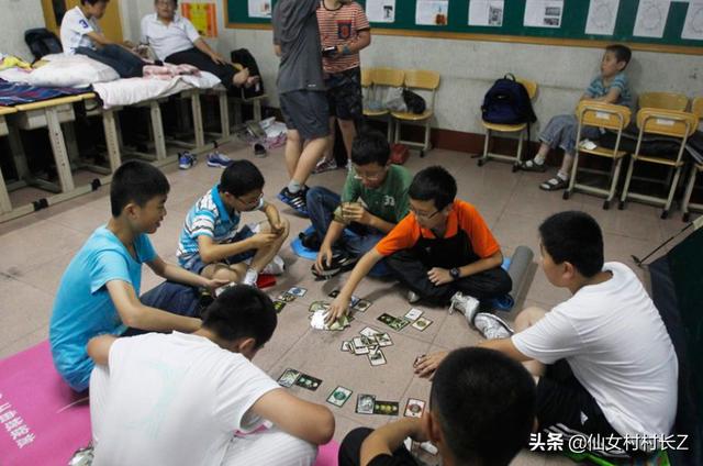 玩六年级小学生（女六年级小学生）